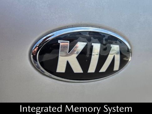 Used 2017 Kia Sedona EX FWD image 10