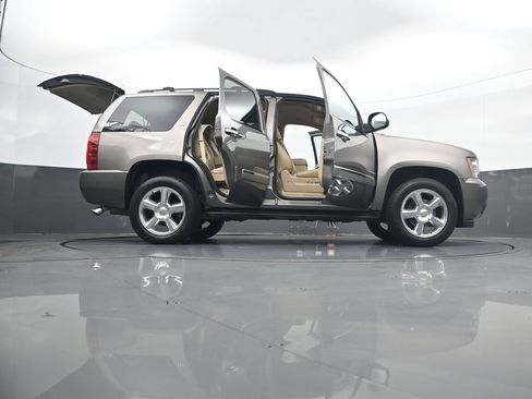 Used 2012 Chevrolet Tahoe LTZ AWD/4WD image 34