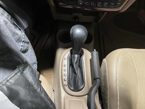 Used 2002 Chrysler Sebring LXi image 32