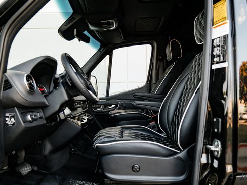 Used 2024 Mercedes-Benz Sprinter 3500 image 36