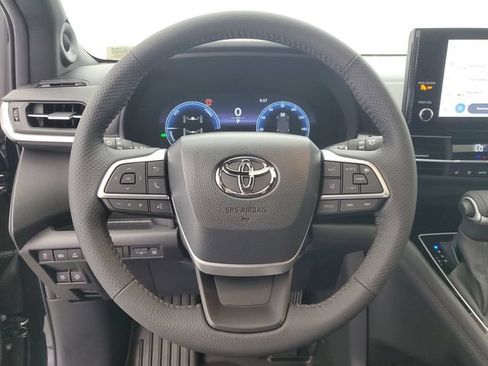 Used 2025 Toyota Sienna Limited AWD/4WD image 23