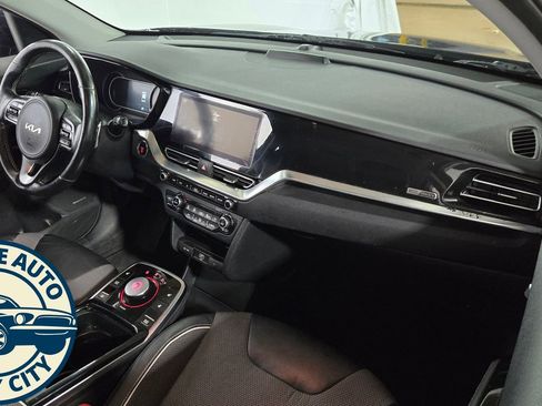 Used 2022 Kia Niro EX w/ Cold Weather Package FWD image 33