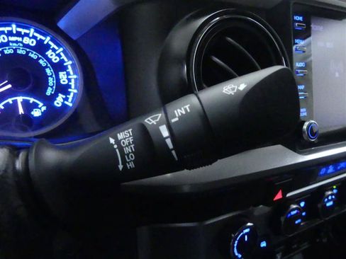 Used 2021 Toyota Tacoma SR5 AWD/4WD image 17