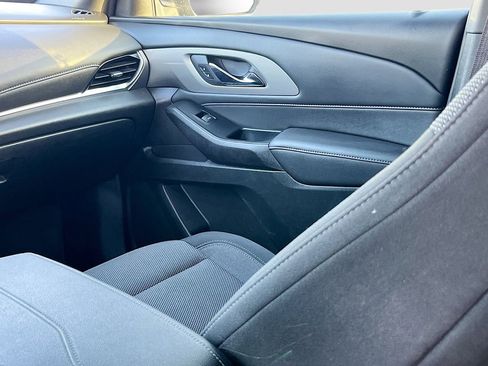 Used 2023 Chevrolet Traverse LT FWD image 21