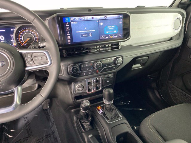 Used 2026 Jeep Wrangler Unlimited Sahara AWD/4WD image 30