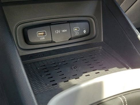 Certified 2023 Hyundai Venue Limited FWD image 26