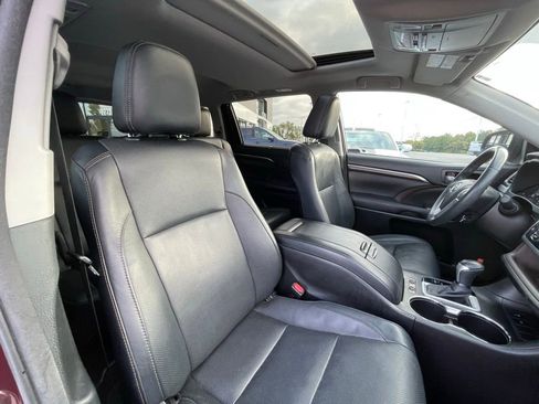 Used 2016 Toyota Highlander Limited FWD image 31