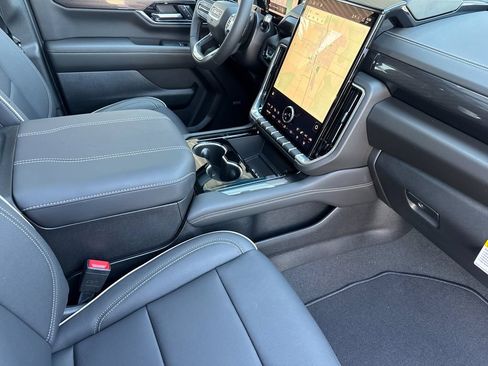 New 2026 GMC Yukon Elevation w/ Elevation Premium Package AWD/4WD image 17