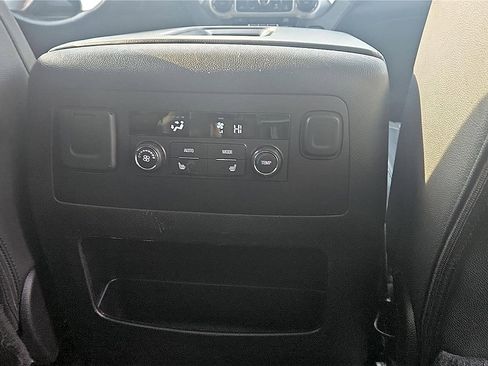 Used 2019 GMC Yukon SLT AWD/4WD image 27