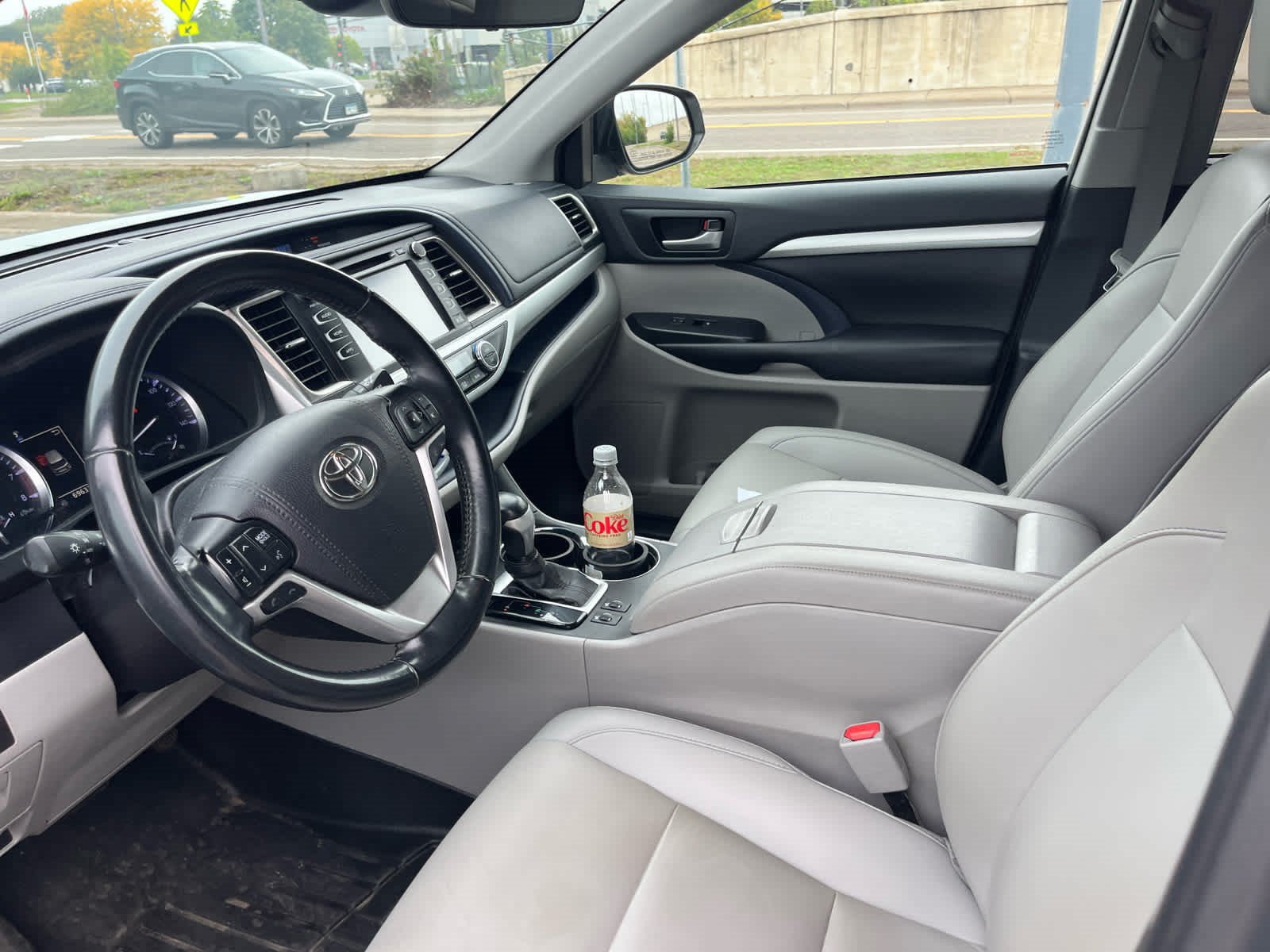 Used 2019 Toyota Highlander XLE AWD/4WD image 10