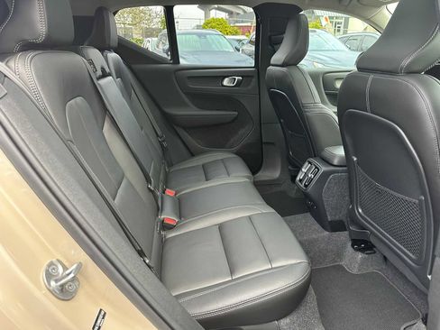 Used 2025 Volvo XC40 B5 Ultra w/ Climate Package image 12