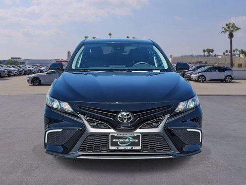 Used 2023 Toyota Camry SE image 2