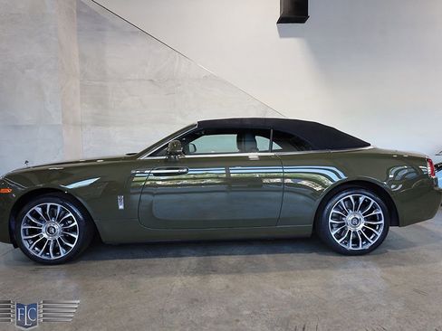 Used 2021 Rolls-Royce Dawn RWD image 3