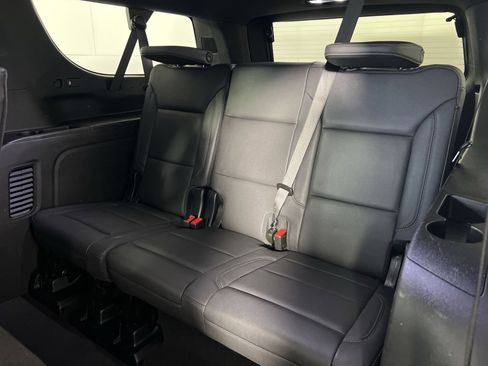 Used 2025 Chevrolet Suburban Z71 image 26