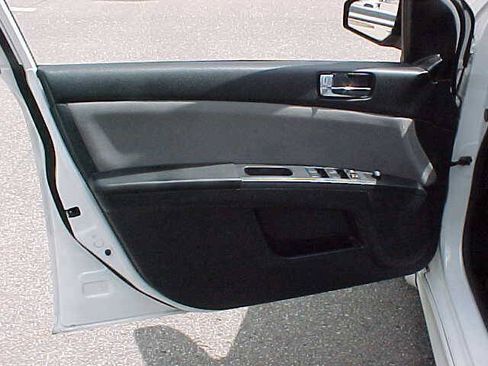 Used 2010 Nissan Sentra 2.0 SR FWD image 18