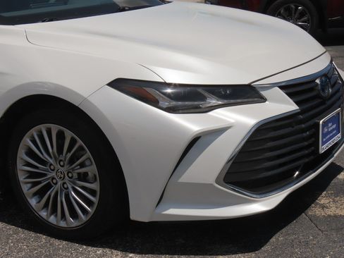 Used 2022 Toyota Avalon Limited w/ Advanced Safety Package FWD image 5