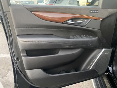 Used 2018 Cadillac Escalade Premium Luxury image 13