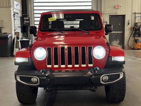 Used 2019 Jeep Wrangler Unlimited Sahara image 2