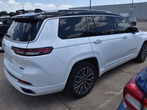 Used 2023 Jeep Grand Cherokee L Summit AWD/4WD image 6