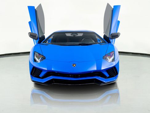 Used 2018 Lamborghini Aventador S image 31