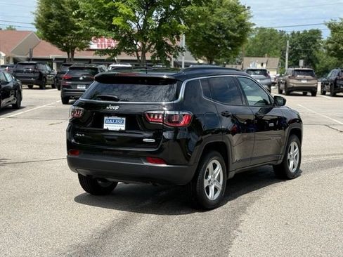 Used 2023 Jeep Compass Latitude w/ Sun and Sound Group AWD/4WD image 5
