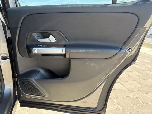 Used 2021 Mercedes-Benz GLB 250 4MATIC image 23