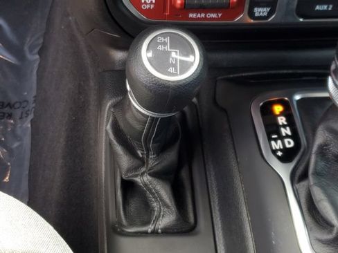 Used 2025 Jeep Wrangler Unlimited Rubicon AWD/4WD image 25