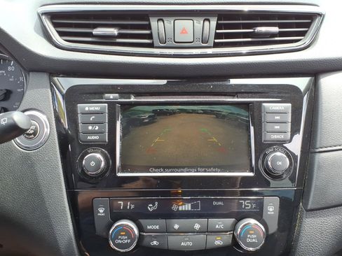 Used 2019 Nissan Rogue SV AWD/4WD image 15