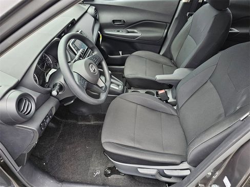 New 2025 Nissan Kicks Play S image 7
