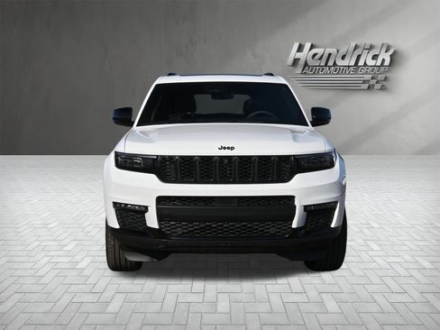 Used 2025 Jeep Grand Cherokee L Limited w/ Luxury Tech Group II AWD/4WD image 3