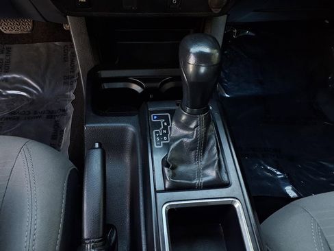 Used 2018 Toyota Tacoma SR image 10