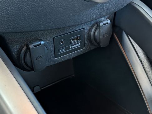Used 2012 Hyundai Veloster FWD image 17