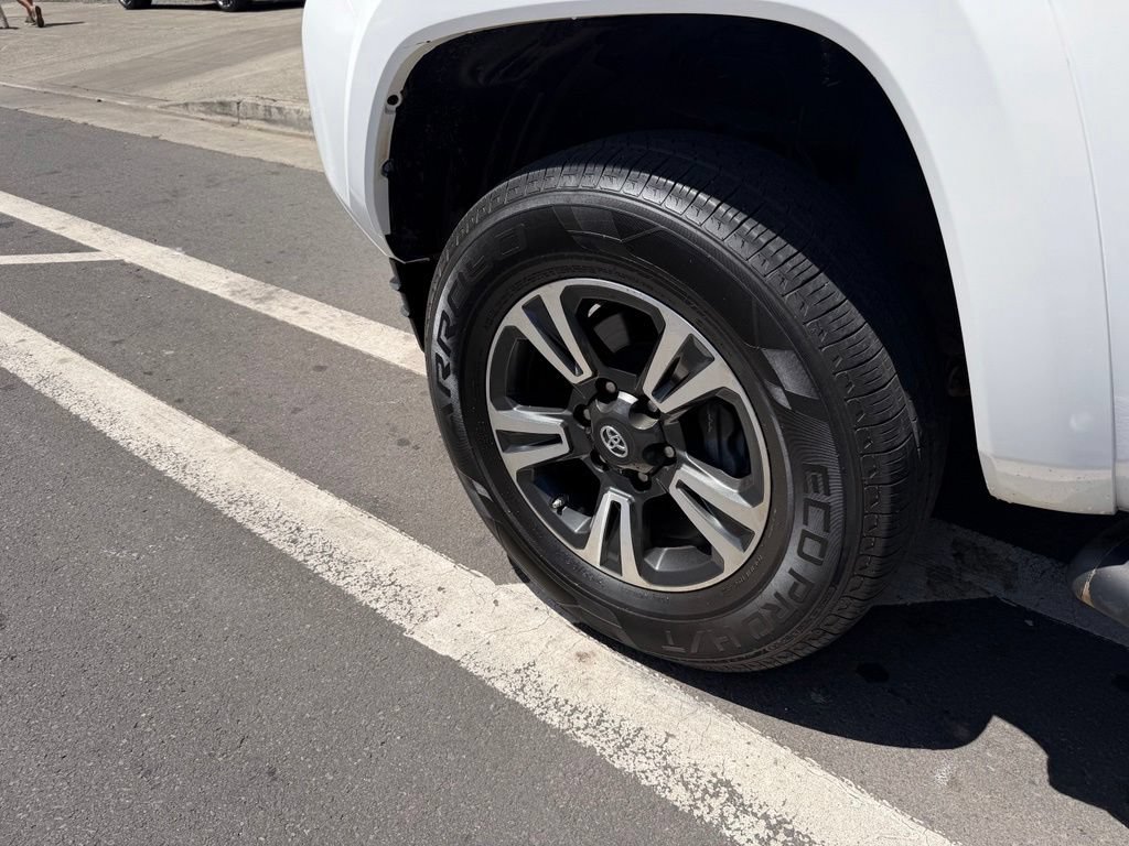 Used 2018 Toyota Tacoma TRD Sport AWD/4WD image 8