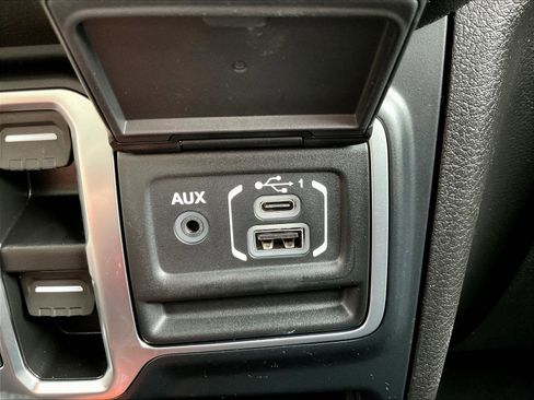 Used 2025 Jeep Wrangler Unlimited Sport AWD/4WD image 16