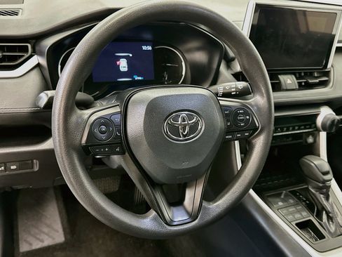 Used 2025 Toyota RAV4 LE AWD/4WD image 18