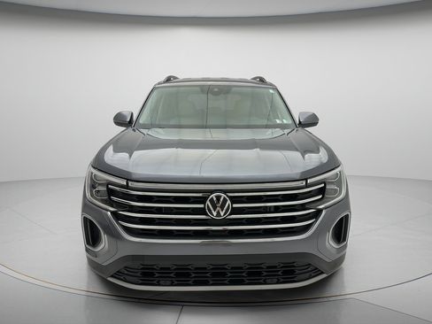 Used 2025 Volkswagen Atlas SE AWD/4WD image 2