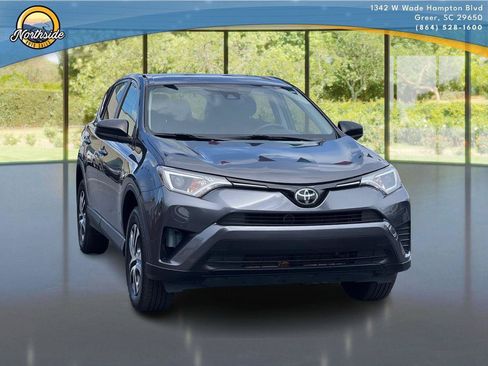 Used 2018 Toyota RAV4 LE FWD image 7