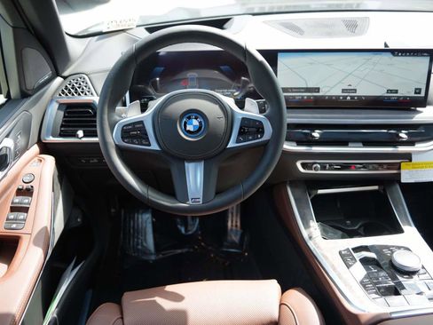 New 2026 BMW X5 xDrive50e image 8