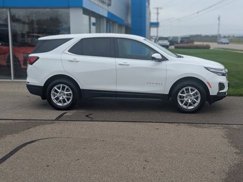 Used 2024 Chevrolet Equinox LT image 3