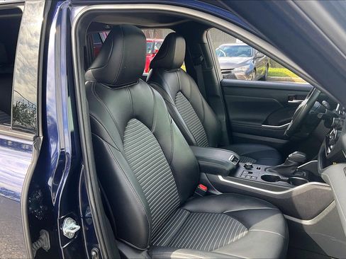 Used 2023 Toyota Highlander XSE AWD/4WD image 9