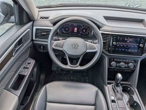 Certified 2023 Volkswagen Atlas SE w/ Black Wheel Package FWD image 17