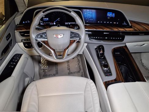 Certified 2023 Cadillac Escalade ESV Sport Platinum w/ Heavy-Duty Trailer Package image 16