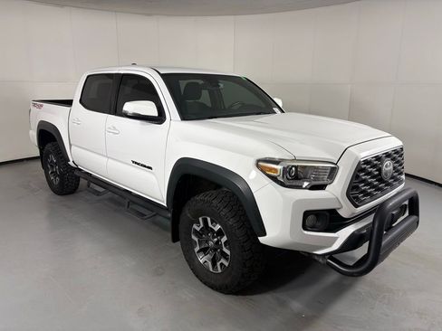 Used 2020 Toyota Tacoma TRD Off-Road w/ Technology Package image 2