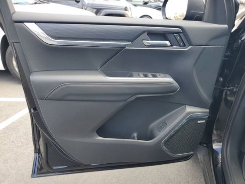 Used 2025 GMC Acadia Elevation image 22