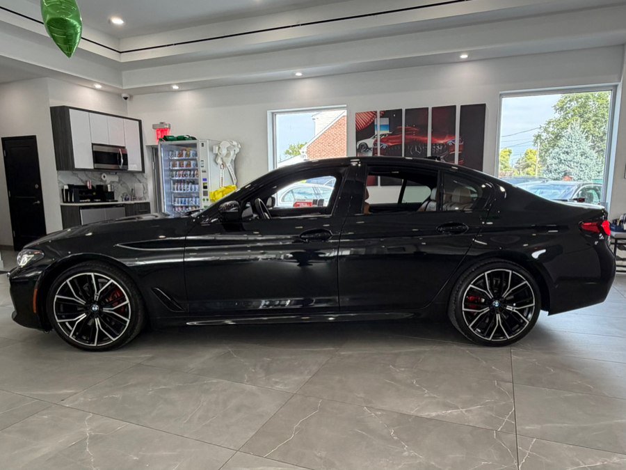 Used 2023 BMW 530i w/ M Sport Package RWD image 4