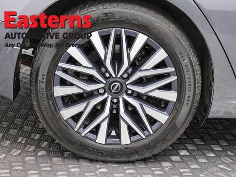 Used 2024 Nissan Altima 2.5 SV FWD image 30