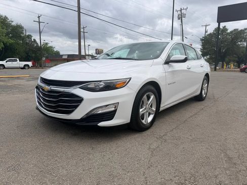Used 2023 Chevrolet Malibu LT image 3