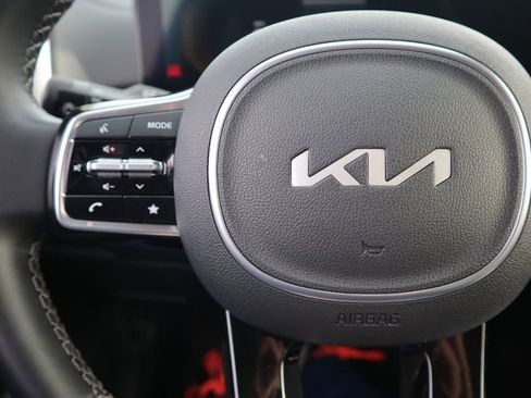 Used 2025 Kia Sorento S image 21