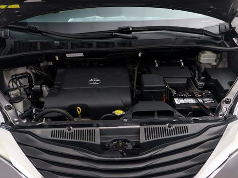 Used 2012 Toyota Sienna LE FWD image 31