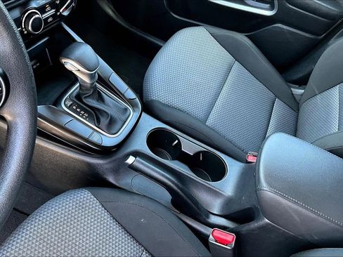 Used 2025 Kia Soul LX w/ LX Technology Package FWD image 19